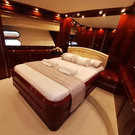 Magnificent Luxury Yacht In Center Botel Barcelona