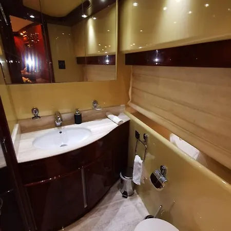 Magnificent Luxury Yacht In Center Botel Barcelona