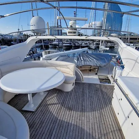 Botel Magnificent Luxury Yacht In Center Barcelona