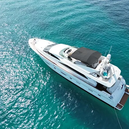 Magnificent Luxury Yacht In Center Botel *
